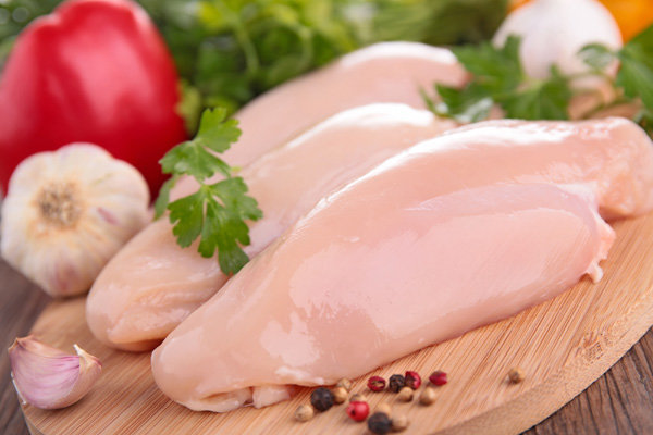 ثبات نسبی قیمت مرغ در بازار/ قیمت به ۶۹۵۰ تومان رسید